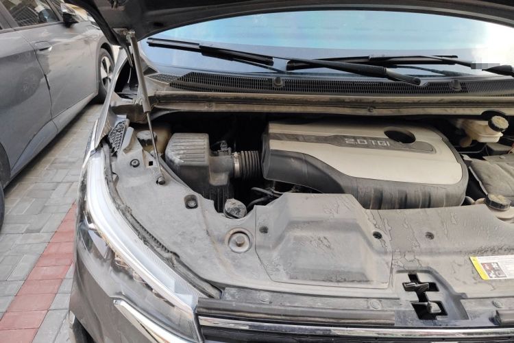 Used SAIC MAXUS G20 2020 2.0T Gasoline Automatic Flagship Edition Engine Bay Right
