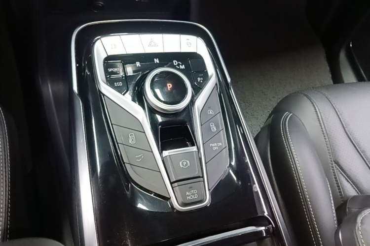 Used SAIC MAXUS G20 2020 2.0T Gasoline Automatic Luxury Executive Edition Gear Lever