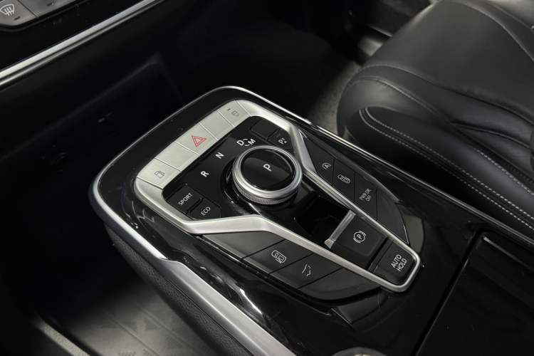 Used SAIC MAXUS G20 2020 2.0T Gasoline Automatic Luxury Executive Edition Gear Lever