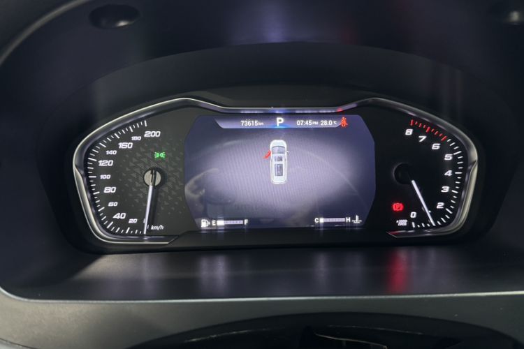 Used SAIC MAXUS G20 2020 2.0T Gasoline Automatic Luxury Executive Edition Odometer Close Up