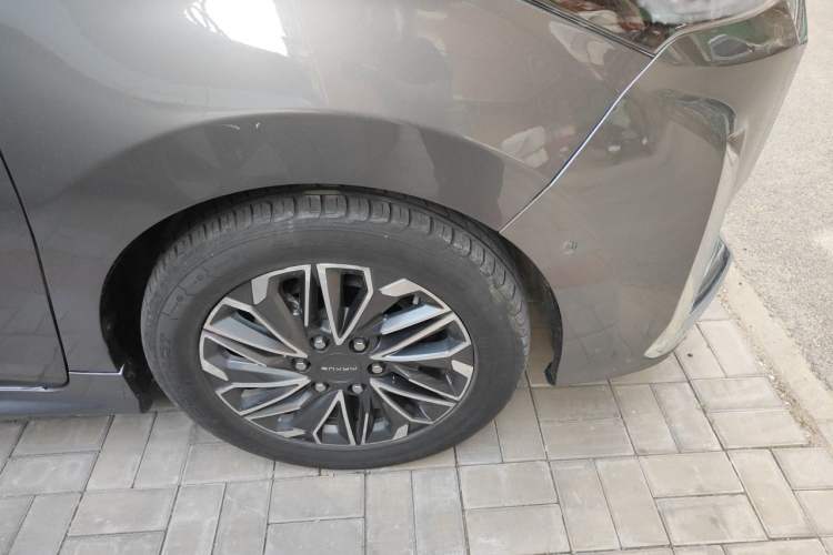 Used SAIC MAXUS G20 2020 2.0T Gasoline Automatic Flagship Edition Right Front Wheel Hub