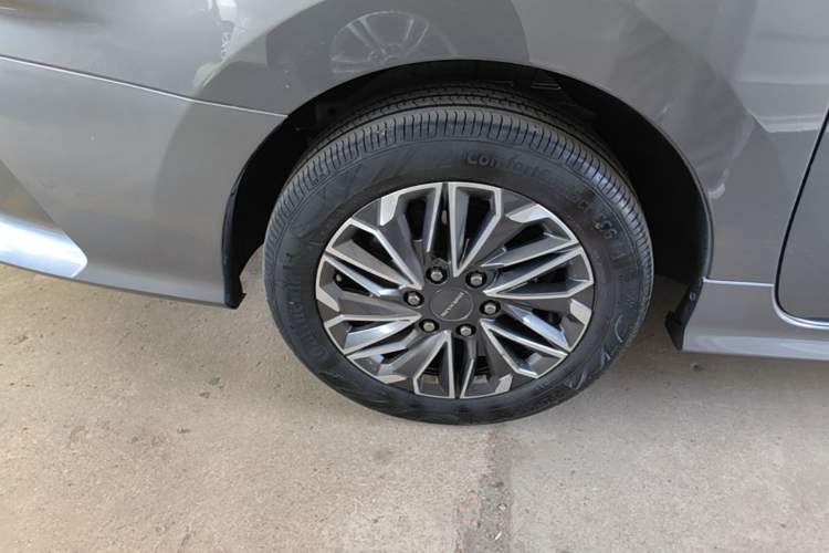 Used SAIC MAXUS G20 2020 2.0T Gasoline Automatic Luxury Edition Right Rear Wheel Hub