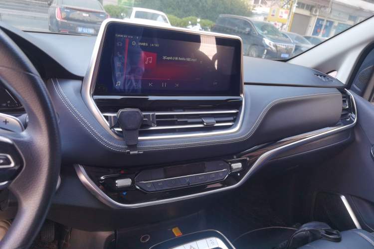 Used SAIC MAXUS G20 2020 2.0T Gasoline Automatic Luxury Edition Audio And AC Panel