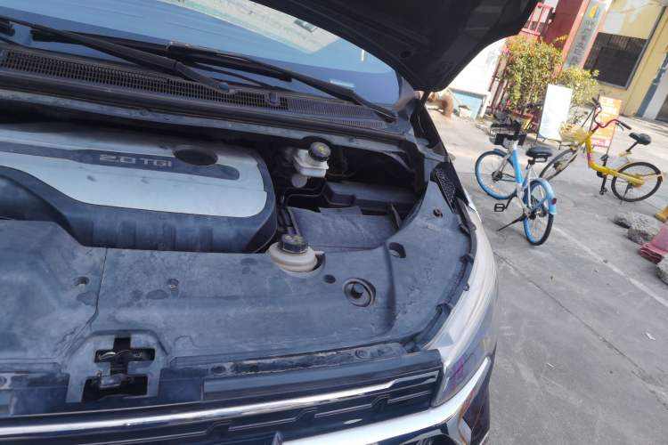 Used SAIC MAXUS G20 2020 2.0T Gasoline Automatic Luxury Edition Engine Bay Left
