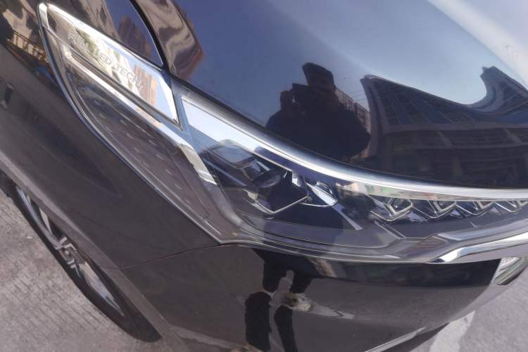 Used SAIC MAXUS G20 2020 2.0T Gasoline Automatic Luxury Edition Right Front Headlight