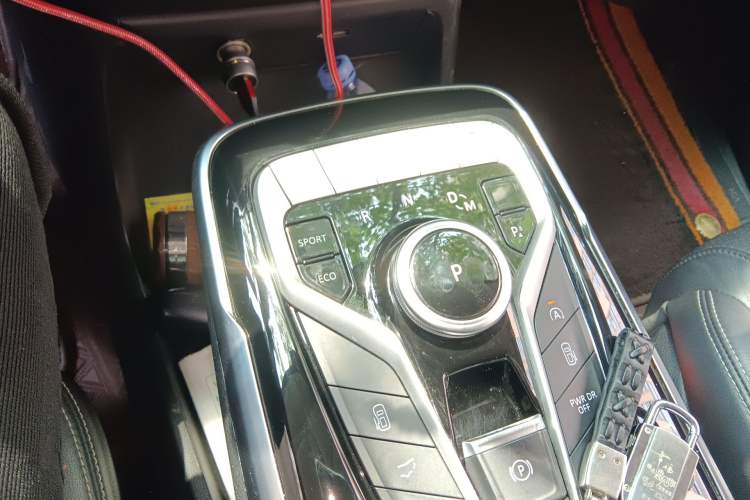 Used SAIC MAXUS G20 2020 2.0T Gasoline Automatic Luxury Executive Edition Gear Lever