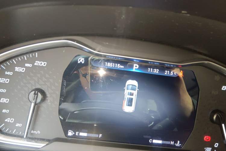 Used SAIC MAXUS G20 2020 2.0T Gasoline Automatic Luxury Executive Edition Odometer Close Up
