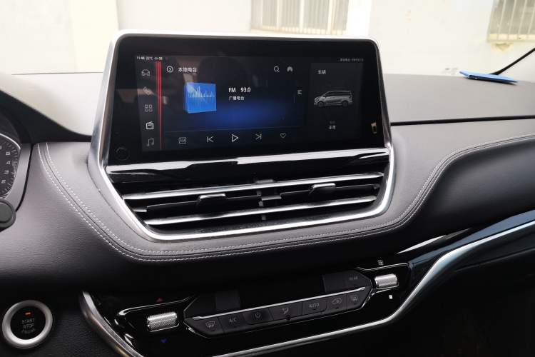 Used SAIC MAXUS G20 2020 2.0T Gasoline Automatic Luxury Edition Audio And AC Panel
