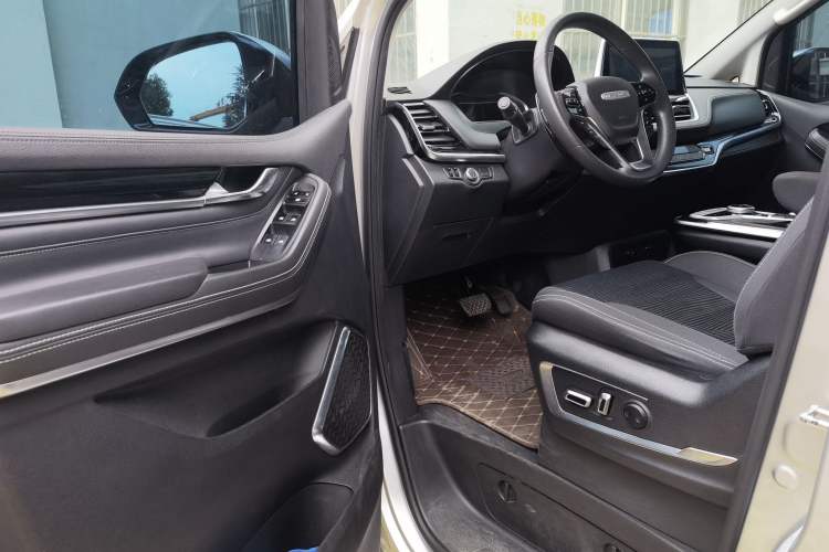 Used SAIC MAXUS G20 2020 2.0T Gasoline Automatic Luxury Edition Driver Seat