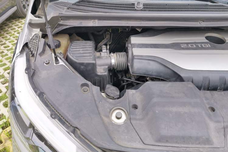 Used SAIC MAXUS G20 2020 2.0T Gasoline Automatic Luxury Edition Engine Bay Right