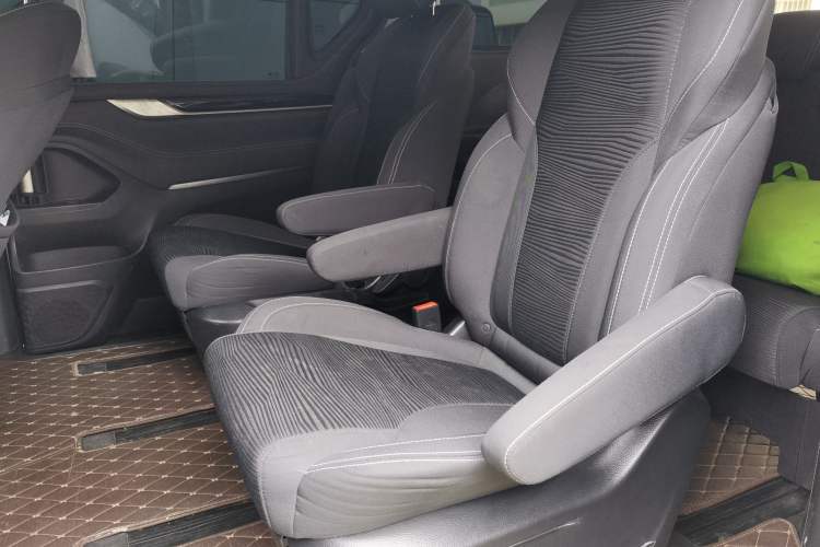 Used SAIC MAXUS G20 2020 2.0T Gasoline Automatic Luxury Edition Left Rear Seat