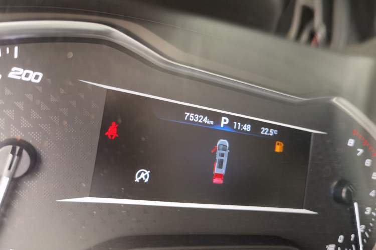 Used SAIC MAXUS G20 2020 2.0T Gasoline Automatic Luxury Edition Odometer Close Up