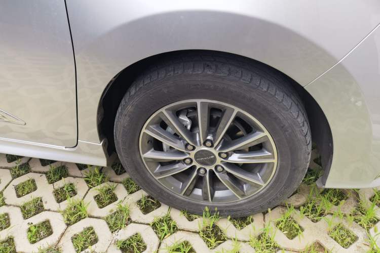 Used SAIC MAXUS G20 2020 2.0T Gasoline Automatic Luxury Edition Right Front Wheel Hub