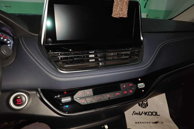 Used SAIC MAXUS G20 2020 2.0T Gasoline Automatic ZhiZun Edition Audio And AC Panel
