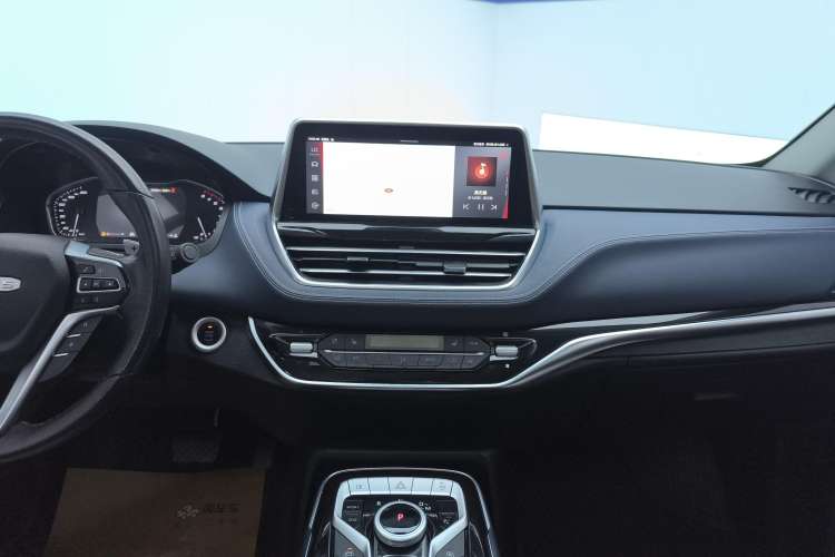 Used SAIC MAXUS G20 2020 2.0T Gasoline Automatic ZhiZun Edition Audio And AC Panel