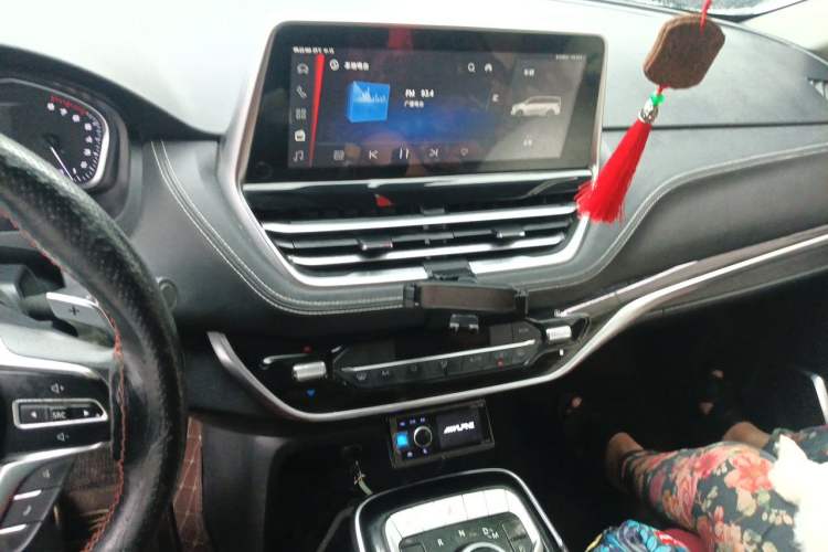 Used SAIC MAXUS G20 2020 2.0T Gasoline Automatic Luxury Edition Audio And AC Panel