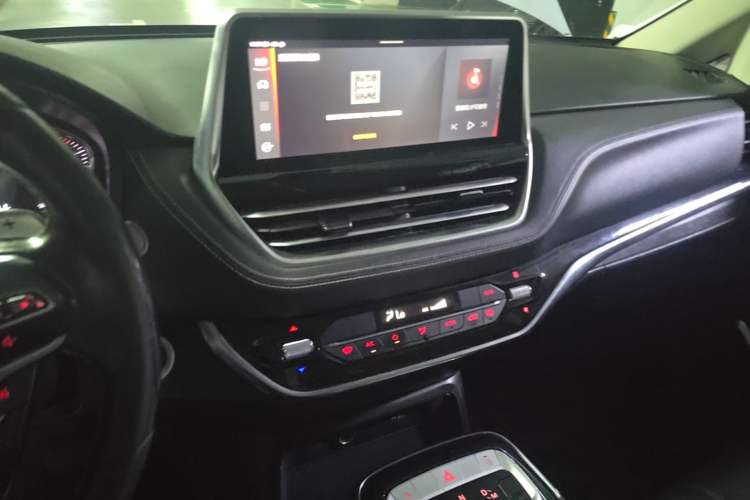 Used SAIC MAXUS G20 2020 2.0T Gasoline Automatic Luxury Edition Audio And AC Panel