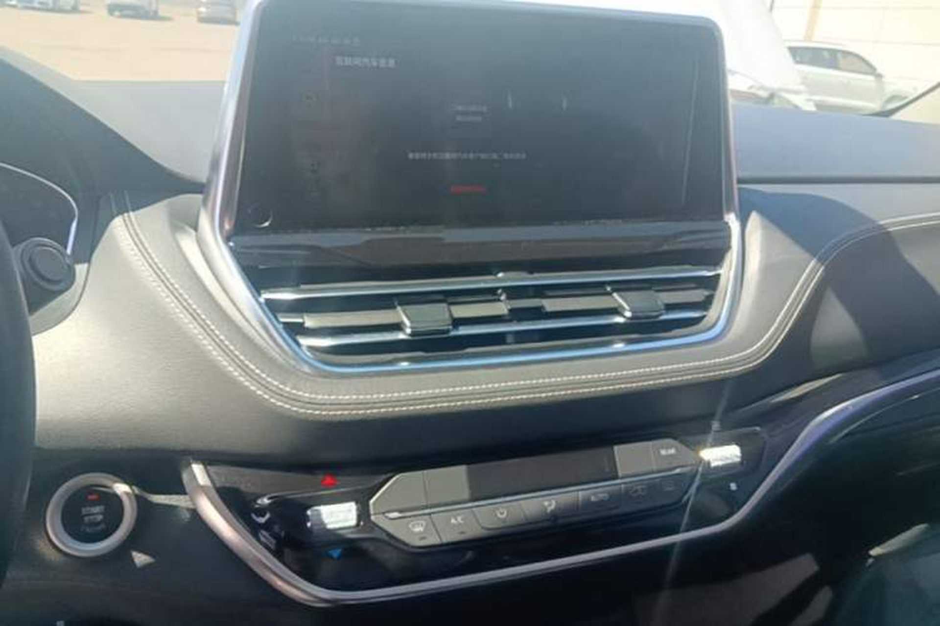 Used SAIC MAXUS G20 2020 2.0T Gasoline Automatic Prestige Executive Version Audio And AC Panel