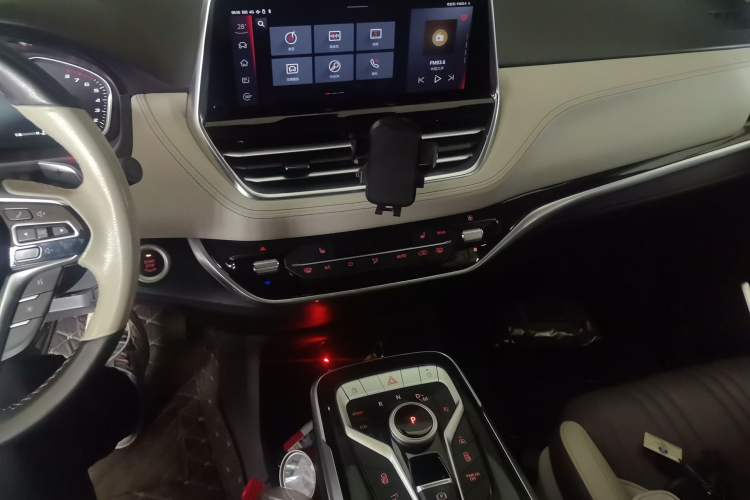 Used SAIC MAXUS G20 2020 2.0T Gasoline Automatic Luxury Executive Edition Audio And AC Panel