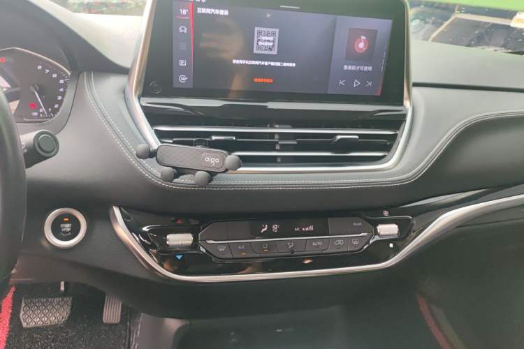 Used SAIC MAXUS G20 2020 2.0T Gasoline Automatic Prestige Executive Version Audio And AC Panel