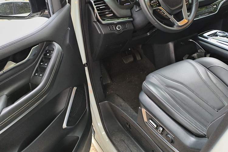 Used SAIC MAXUS G20 2020 2.0T Gasoline Automatic Luxury Edition Driver Seat