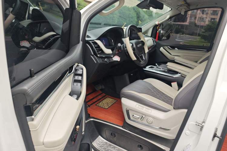 Used SAIC MAXUS G20 2020 2.0T Gasoline Automatic ZhiZun Edition Driver Seat