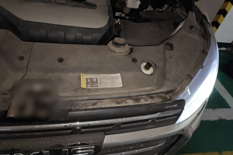 Used SAIC MAXUS G20 2020 2.0T Gasoline Automatic ZhiZun Edition Engine Bay Left