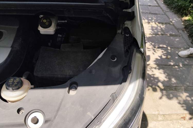 Used SAIC MAXUS G20 2020 2.0T Gasoline Automatic ZhiZun Edition Engine Bay Left