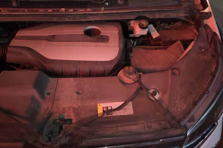 Used SAIC MAXUS G20 2020 2.0T Gasoline Automatic Executive Edition Engine Bay Left