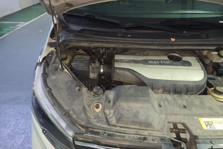 Used SAIC MAXUS G20 2020 2.0T Gasoline Automatic Luxury Edition Engine Bay Right