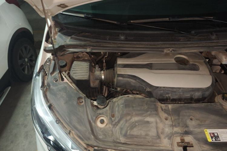 Used SAIC MAXUS G20 2020 2.0T Gasoline Automatic Luxury Executive Edition Engine Bay Right