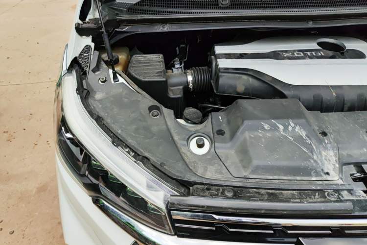 Used SAIC MAXUS G20 2020 2.0T Gasoline Automatic Prestige Executive Version Engine Bay Right