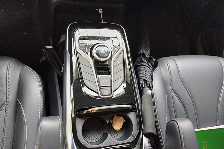 Used SAIC MAXUS G20 2020 2.0T Gasoline Automatic Luxury Edition Gear Lever