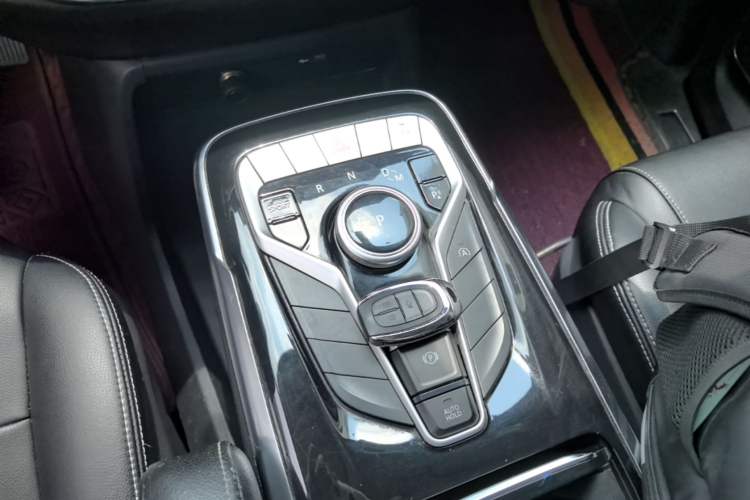 Used SAIC MAXUS G20 2020 2.0T Gasoline Automatic Luxury Edition Gear Lever