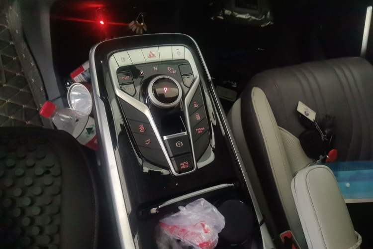 Used SAIC MAXUS G20 2020 2.0T Gasoline Automatic Luxury Executive Edition Gear Lever