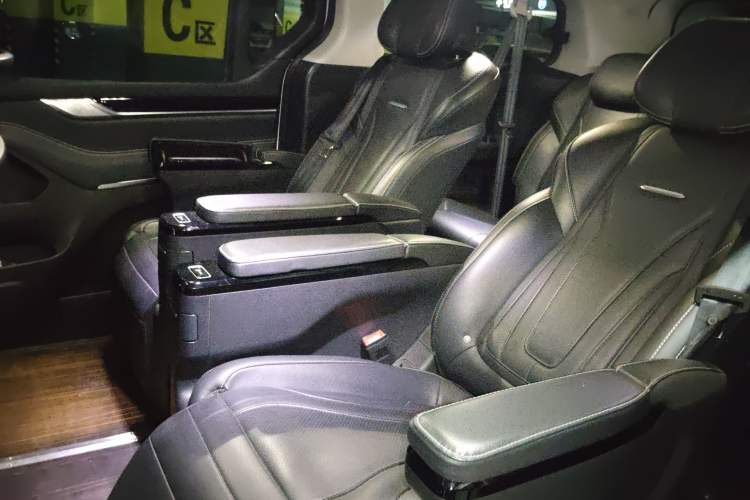 Used SAIC MAXUS G20 2020 2.0T Gasoline Automatic ZhiZun Edition Interior 4