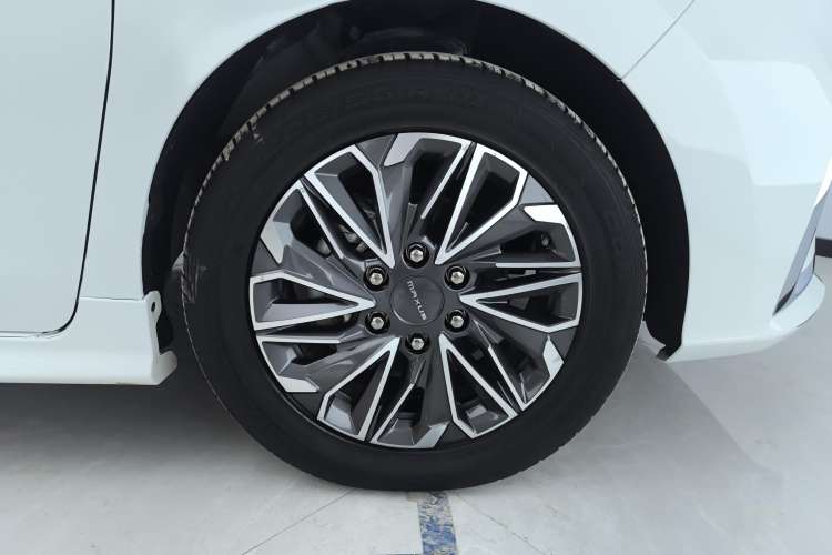 Used SAIC MAXUS G20 2020 2.0T Gasoline Automatic ZhiZun Edition Left Front Wheel Hub