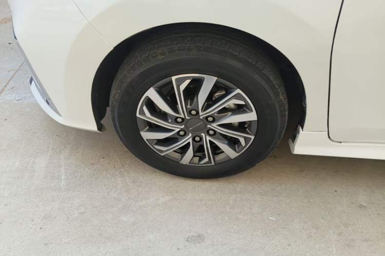 Used SAIC MAXUS G20 2020 2.0T Gasoline Automatic Luxury Edition Left Front Wheel Hub