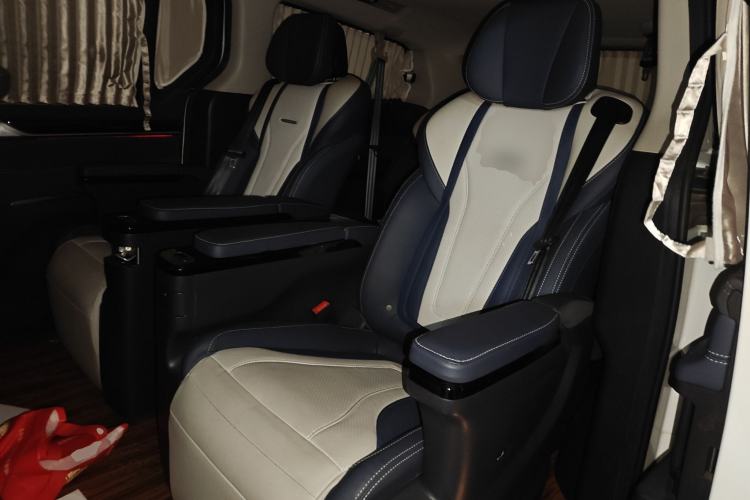 Used SAIC MAXUS G20 2020 2.0T Gasoline Automatic ZhiZun Edition Left Rear Seat