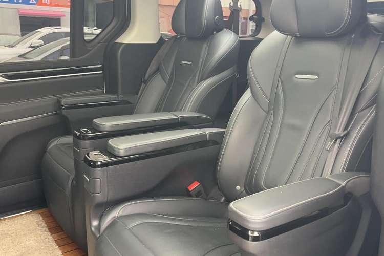 Used SAIC MAXUS G20 2020 2.0T Gasoline Automatic ZhiZun Edition Left Rear Seat