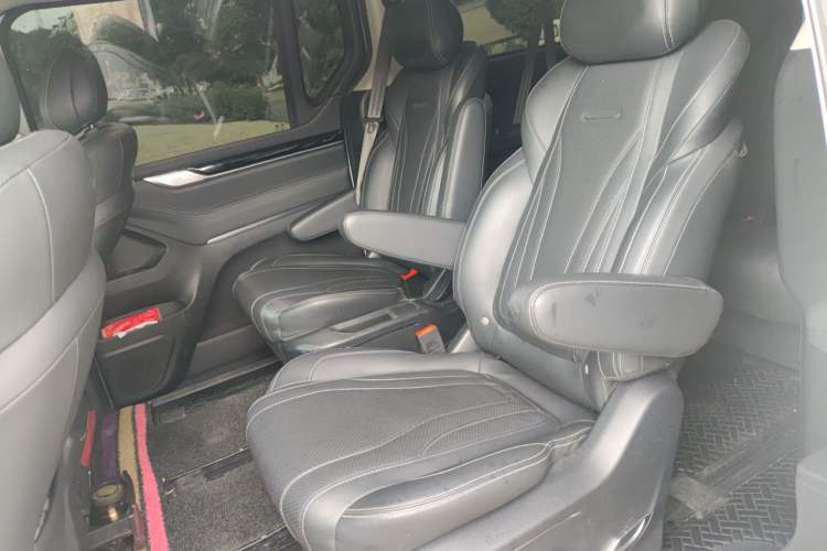 Used SAIC MAXUS G20 2020 2.0T Gasoline Automatic Prestige Executive Version Left Rear Seat