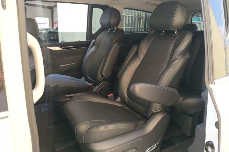 Used SAIC MAXUS G20 2020 2.0T Gasoline Automatic Luxury Edition Left Rear Seat