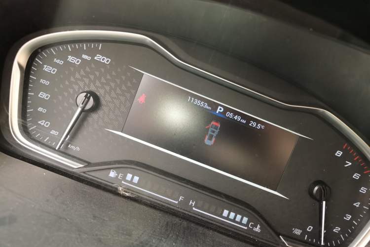 Used SAIC MAXUS G20 2020 2.0T Gasoline Automatic Luxury Edition Odometer Close Up