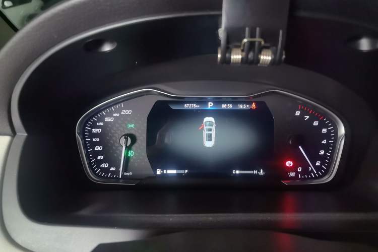 Used SAIC MAXUS G20 2020 2.0T Gasoline Automatic Luxury Executive Edition Odometer Close Up