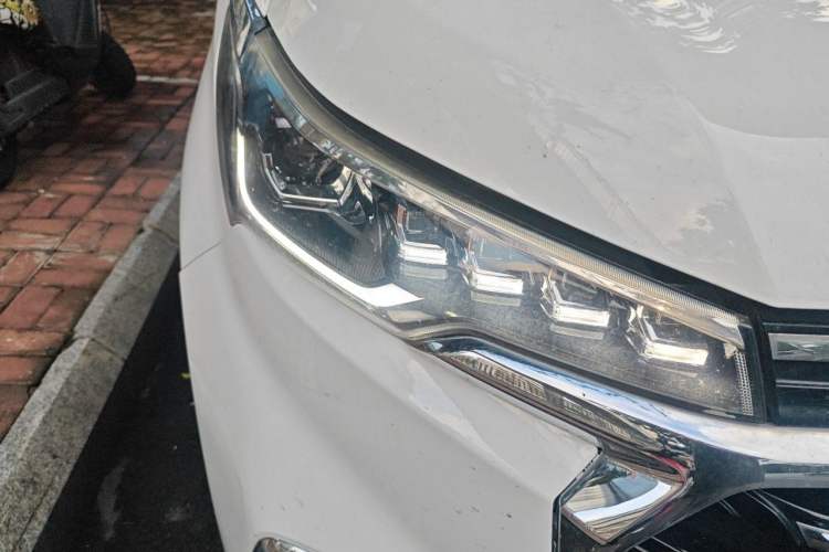 Used SAIC MAXUS G20 2020 2.0T Gasoline Automatic Prestige Executive Version Right Front Headlight