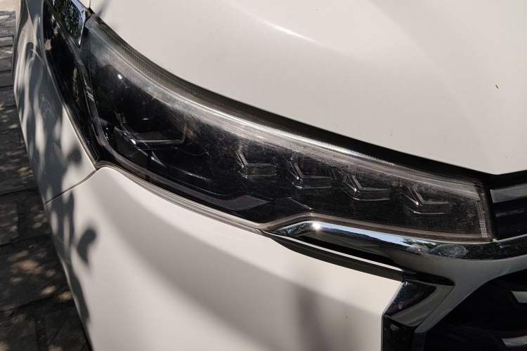Used SAIC MAXUS G20 2020 2.0T Gasoline Automatic ZhiZun Edition Right Front Headlight