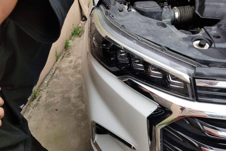Used SAIC MAXUS G20 2020 2.0T Gasoline Automatic Luxury Edition Right Front Headlight