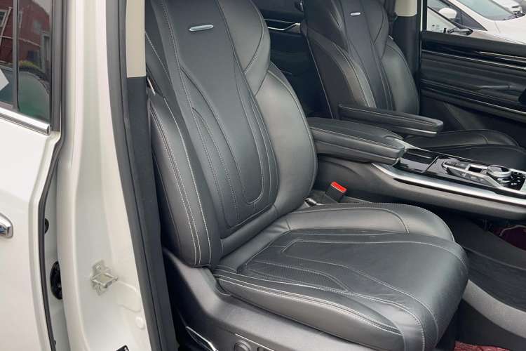 Used SAIC MAXUS G20 2020 2.0T Gasoline Automatic ZhiZun Edition Right Front Seat
