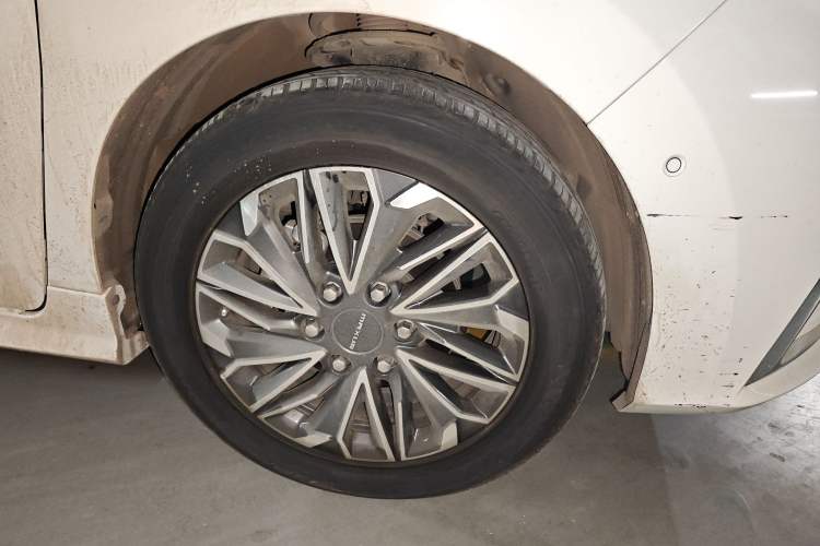 Used SAIC MAXUS G20 2020 2.0T Gasoline Automatic ZhiZun Edition Right Front Wheel Hub