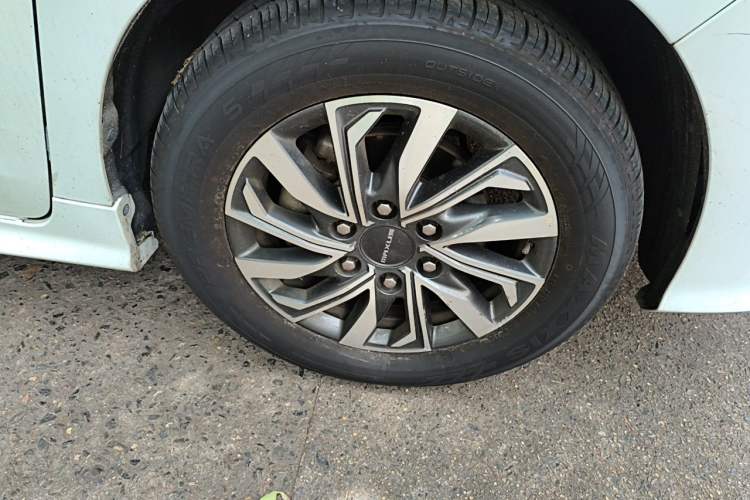 Used SAIC MAXUS G20 2020 2.0T Gasoline Automatic Luxury Edition Right Front Wheel Hub